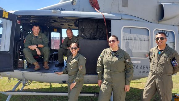 Ecocidio: “Estamos orgullosos de ayudar”, dijo el comandante del helicóptero que aterrizó en el Estadio