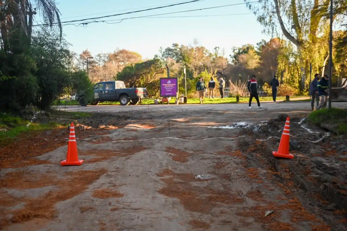 El Camino de la Costa y la Calle 2 se encuentran cortadas por la construcción de badenes