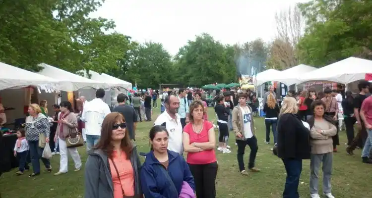 Exitosa primera jornada de la Fiesta de las Colectividades