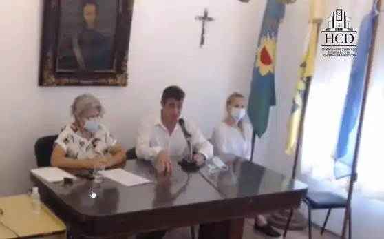 Apertura legislativa en Sarmiento: Para Iguacel, 'lo bueno, si es breve, dos veces bueno' porque habló menos de 8 minutos