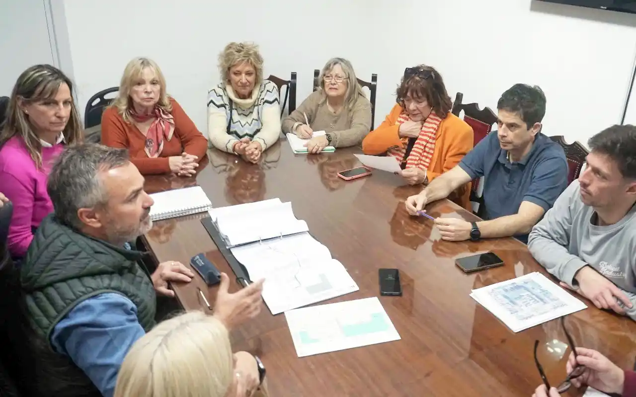 Reunión. Se llevó a cabo para coordinar los primeros pasos de la obra