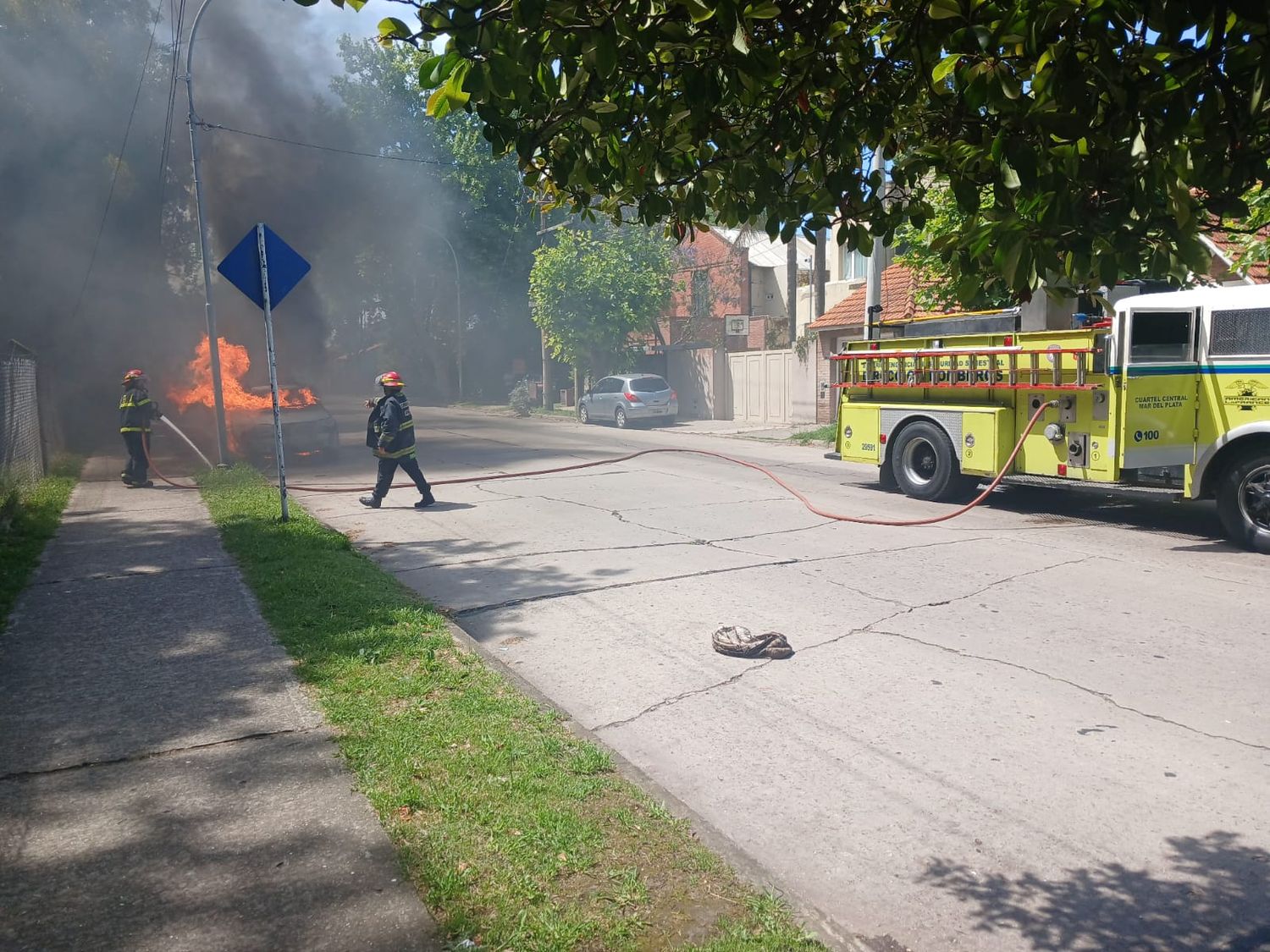 Se incendió un auto en las inmediaciones del complejo universitario