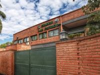 Polémica por colegio que pidió a los padres vestir "ropa adecuada"