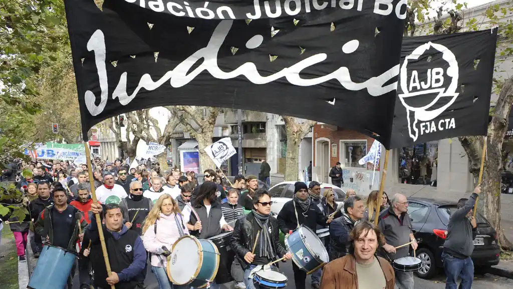 Judiciales bonaerenses volvieron a rechazar el "pago a cuenta" y lanzaron paro de 48 horas
