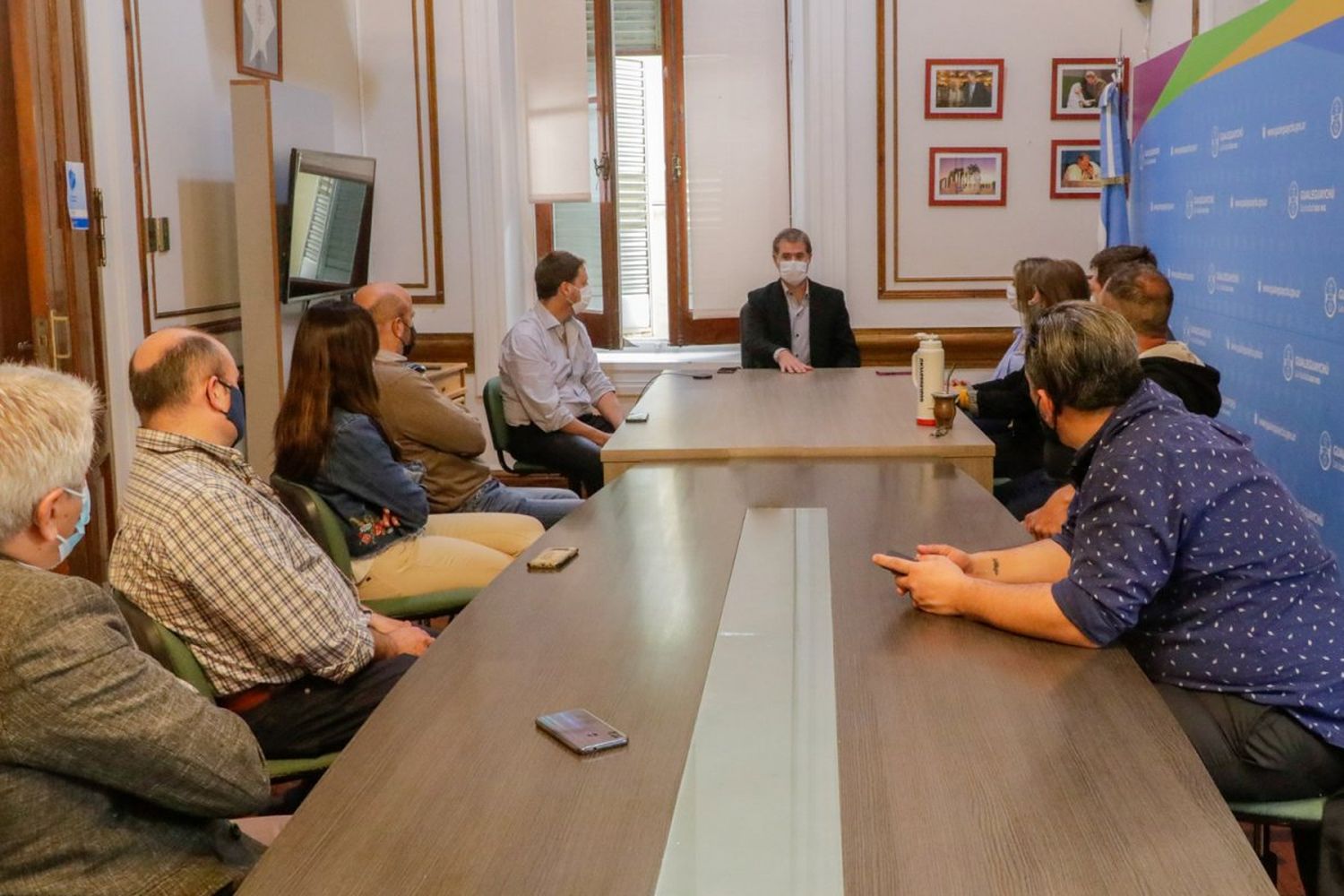 Piaggio encabezó una reunión organizativa por la apertura con Uruguay