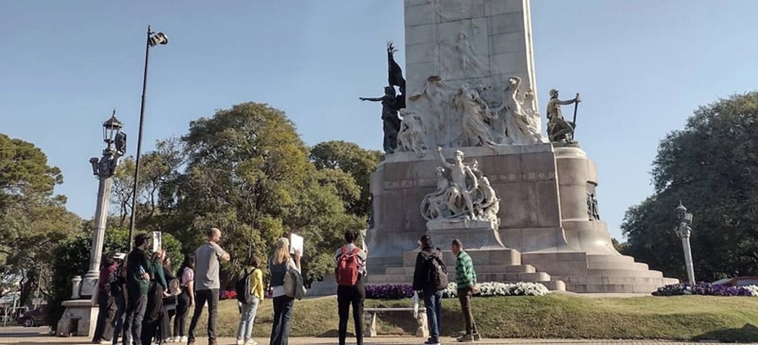 Se realizó otro recorrido histórico en el monumento al general Justo José de Urquiza