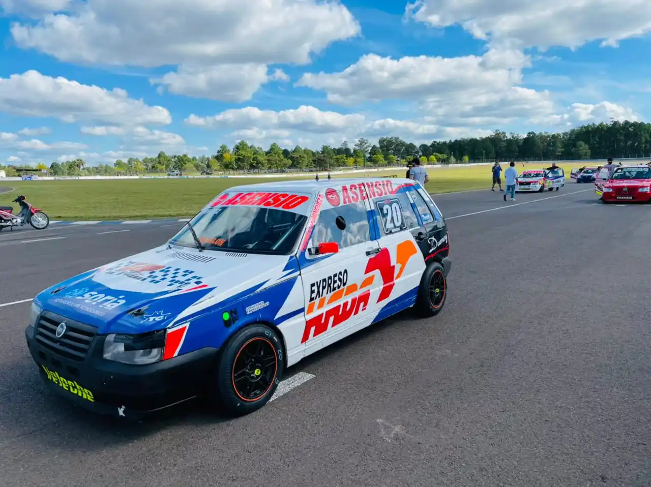 Turismo Pista: en Concordia, Pescadito Domínguez se accidentó en la primera vuelta y no pudo seguir