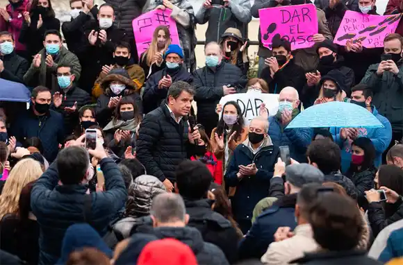 Manes en La Plata, con una apelación sentimental a la memoria de Favarolo