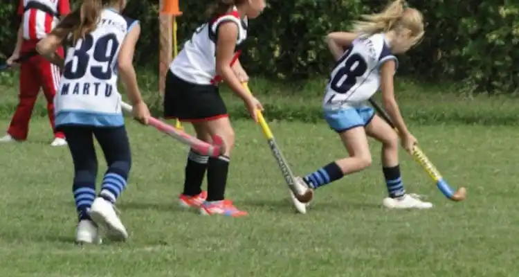 Encuentro de hockey en el Náutico
