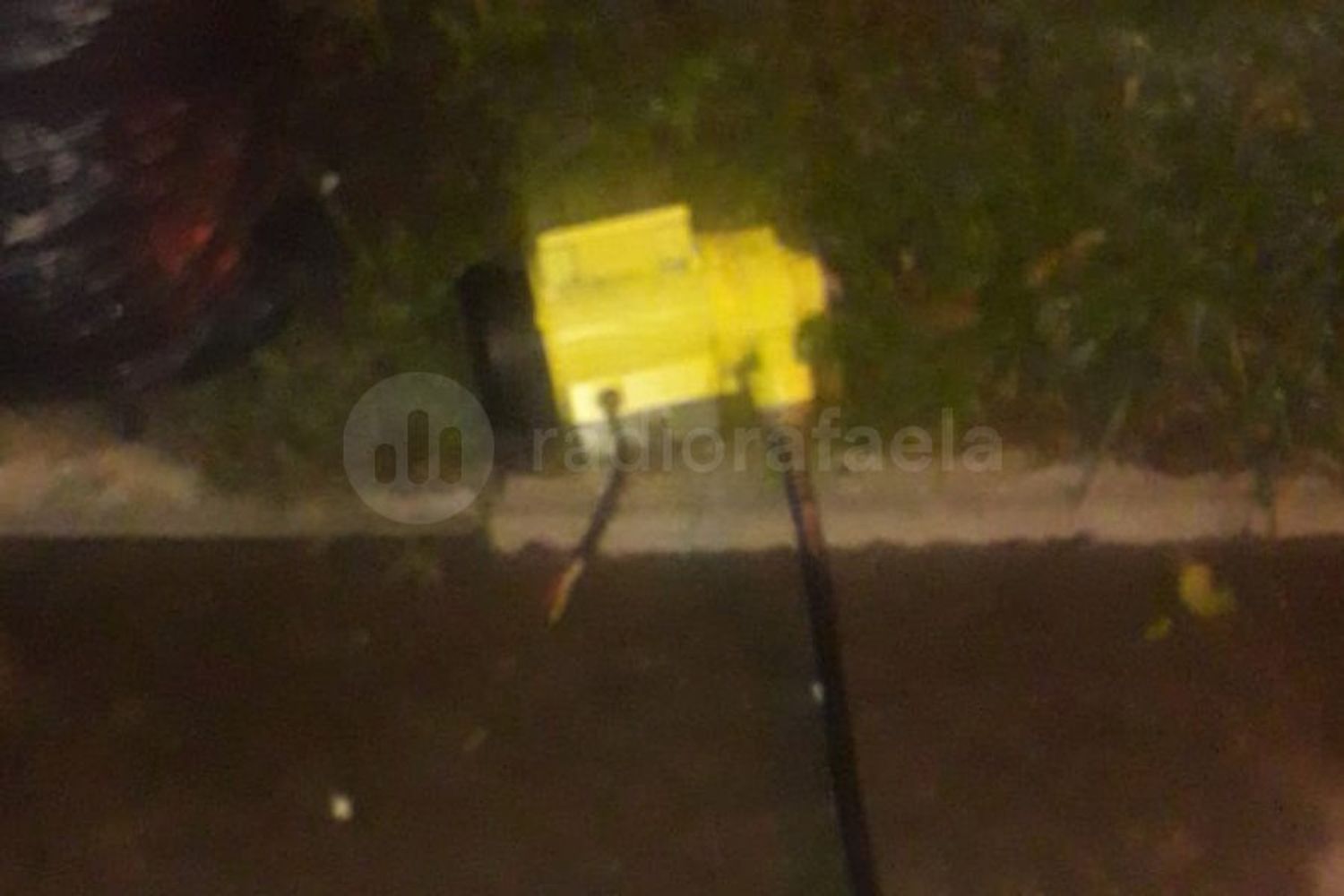 En plena madrugada, andaba con una bomba de agua por la calle: fue aprehendido