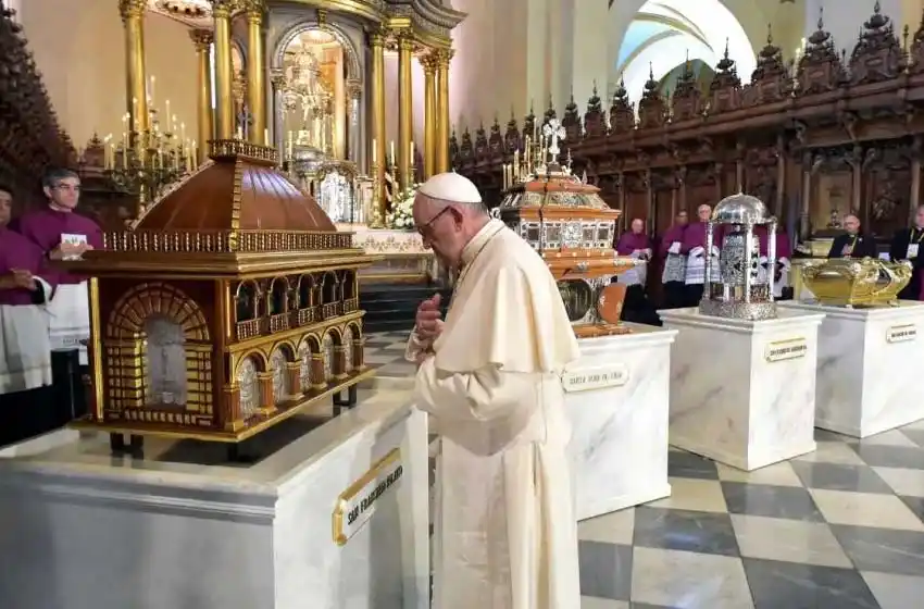 Santo Remedio: el Papa Francisco se aplicó la vacuna contra el coronavirus