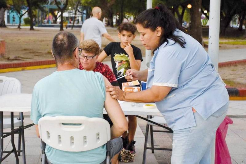 Covid-19: continúan la aplicación de refuerzos
