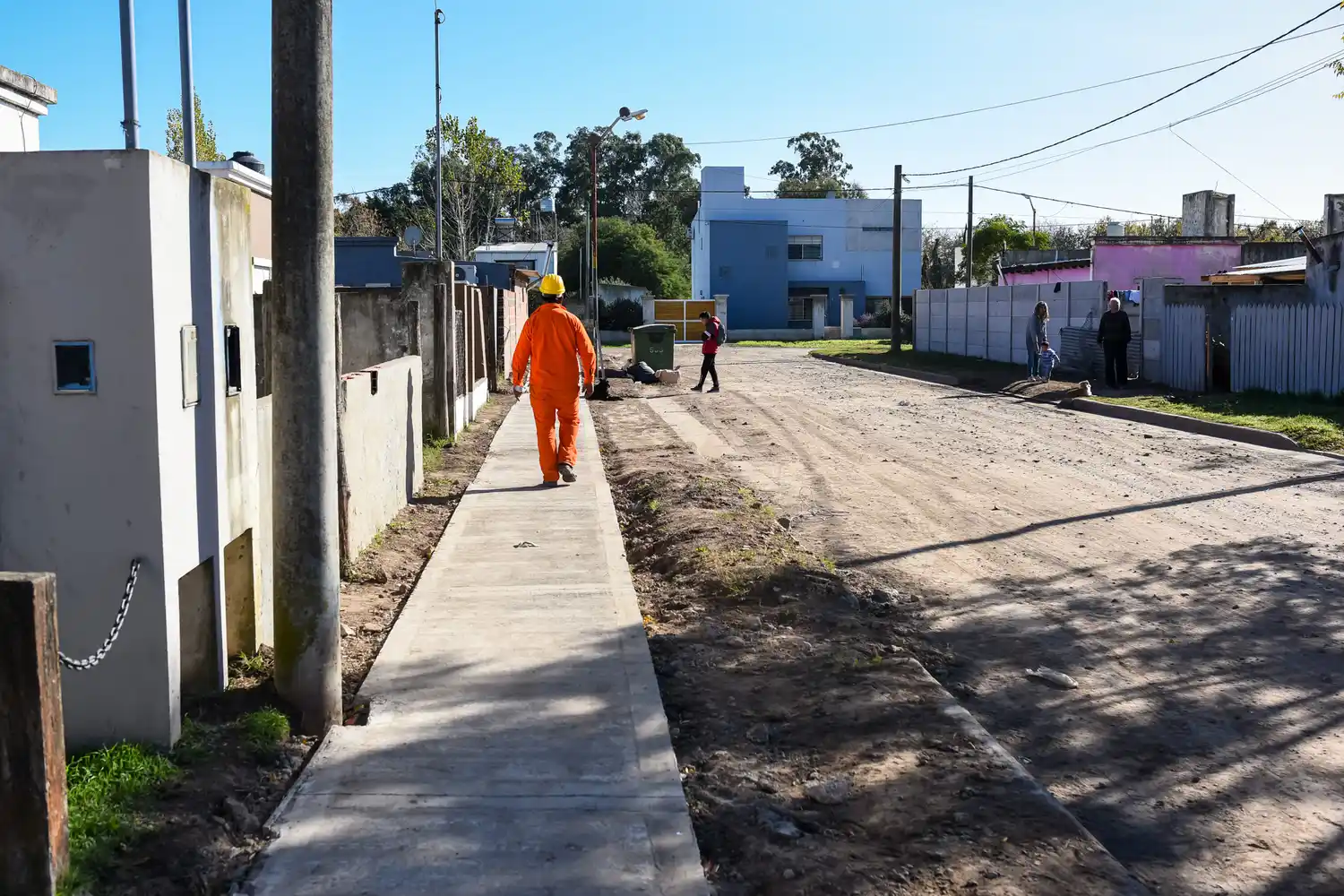 Finalizó la primera manzana con veredas en barrio San Luis