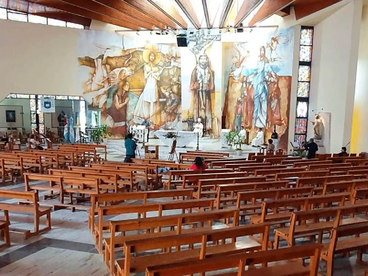 Autorizan la apertura de "todas las Iglesias" para "rezos individuales"