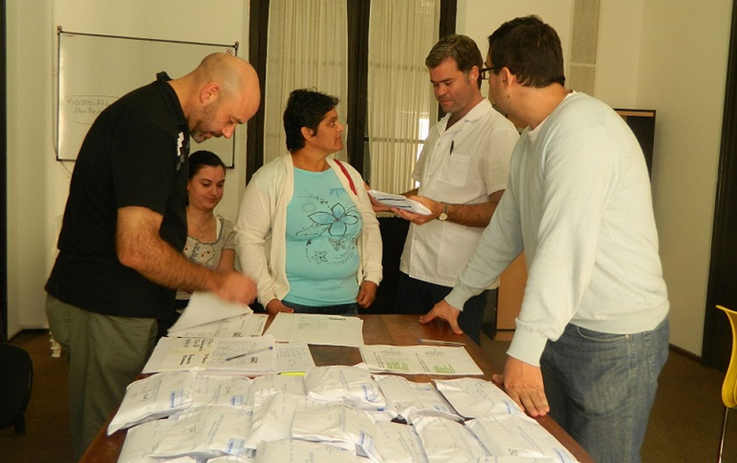 Salud municipal entregó más de 100 pares de anteojos recetados