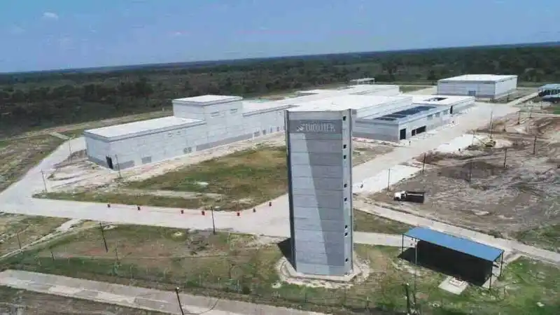 El ministro Francos negó la paralización 
de Dioxitek, pero el proyecto no avanza