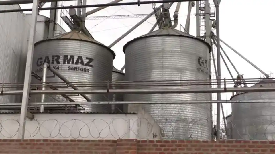 Un empleado de 22 años falleció  al caer dentro de un silo
