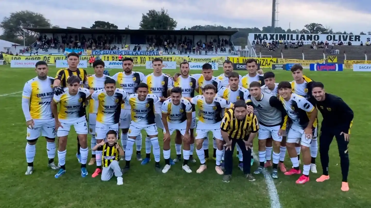 FOTO CLUB SANTAMARINA Santamarina, en la previa al partido.