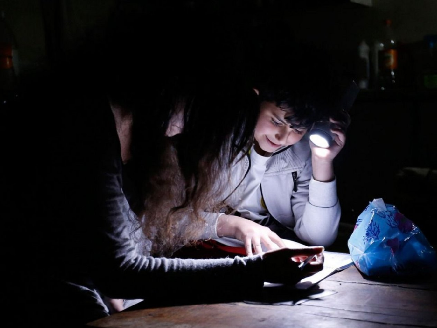 Viralizan un falso mensaje sobre un nuevo corte de energía programado para este martes