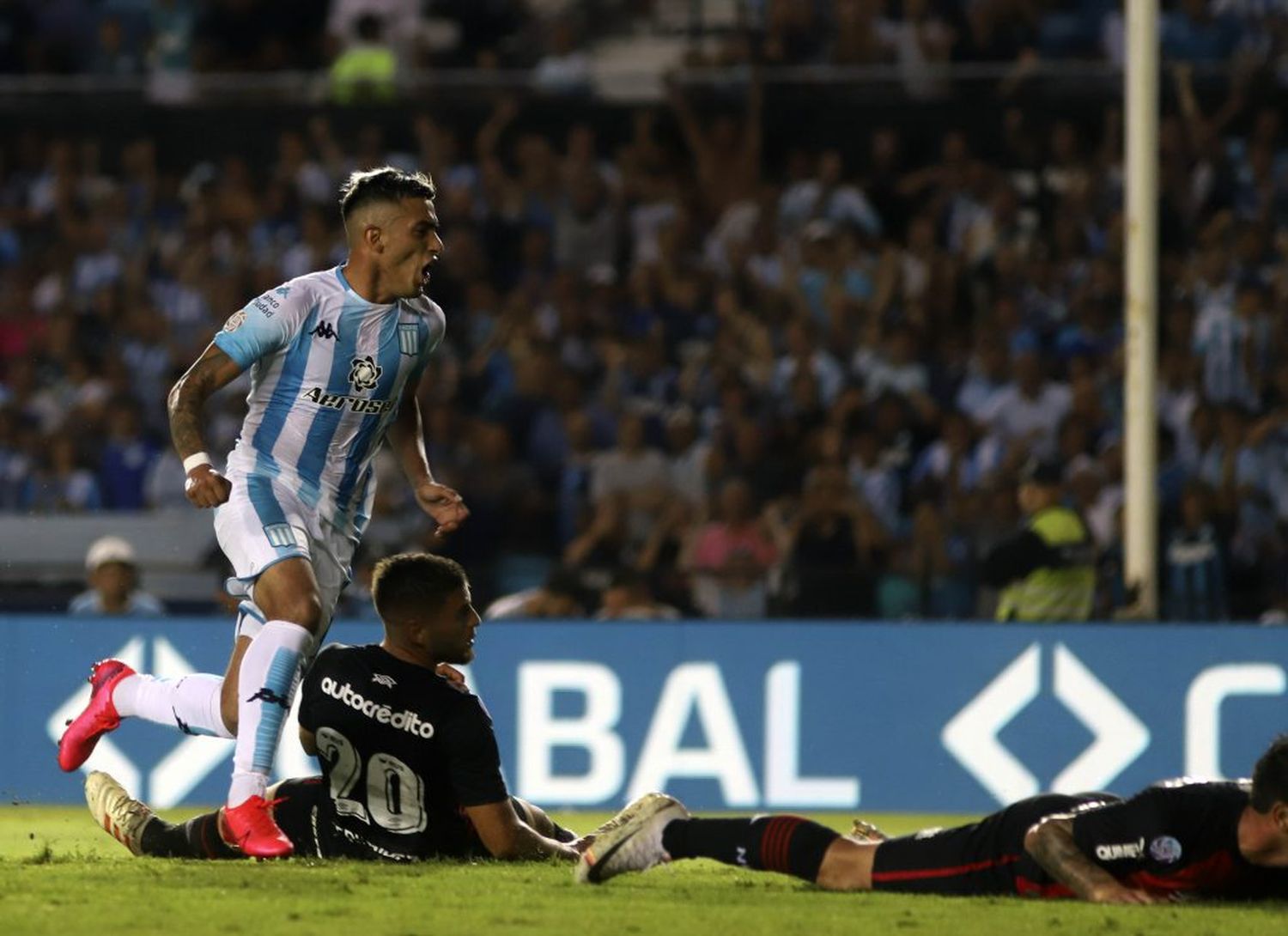 Racing busca puntos y un buen debut en Venezuela