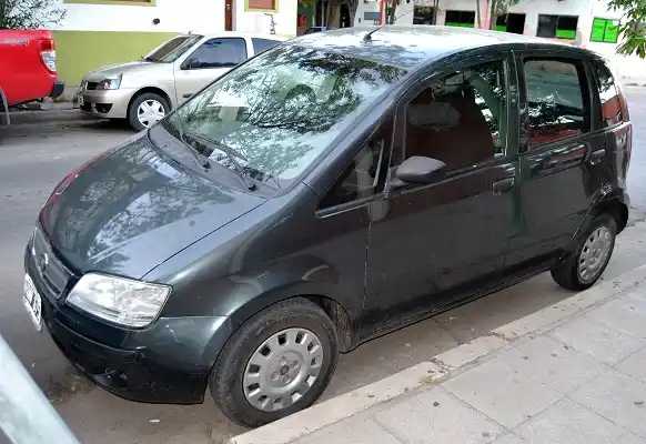 Intentaron robar un auto, los delató la alarma y fueron detenidos 