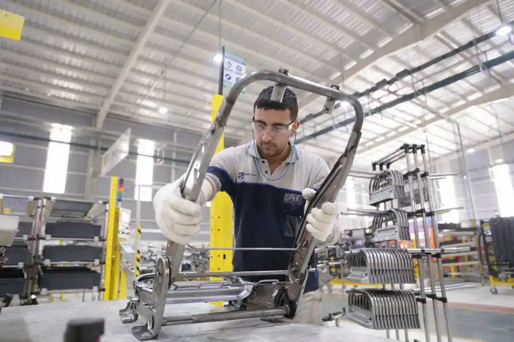 La economía cayó un 26,4% en abril