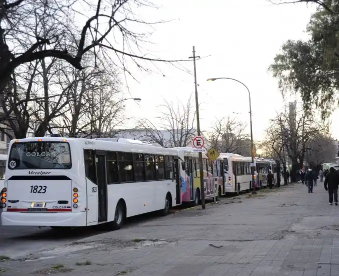 Se levantó el paro de colectivos en La Plata, Berisso y Ensenada