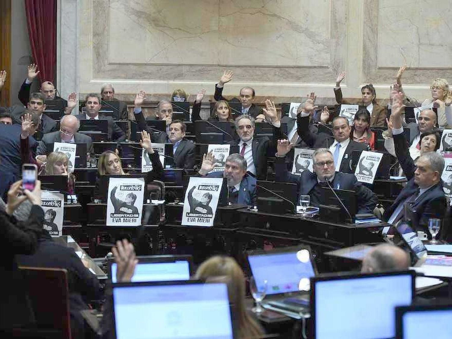 Senado: el PJ y otros bloques aprobaron el
aumento jubilatorio y la moratoria previsional