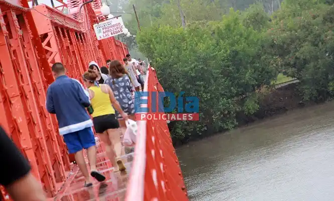 Joven de 19 años murió ahogado tras tirarse del puente 