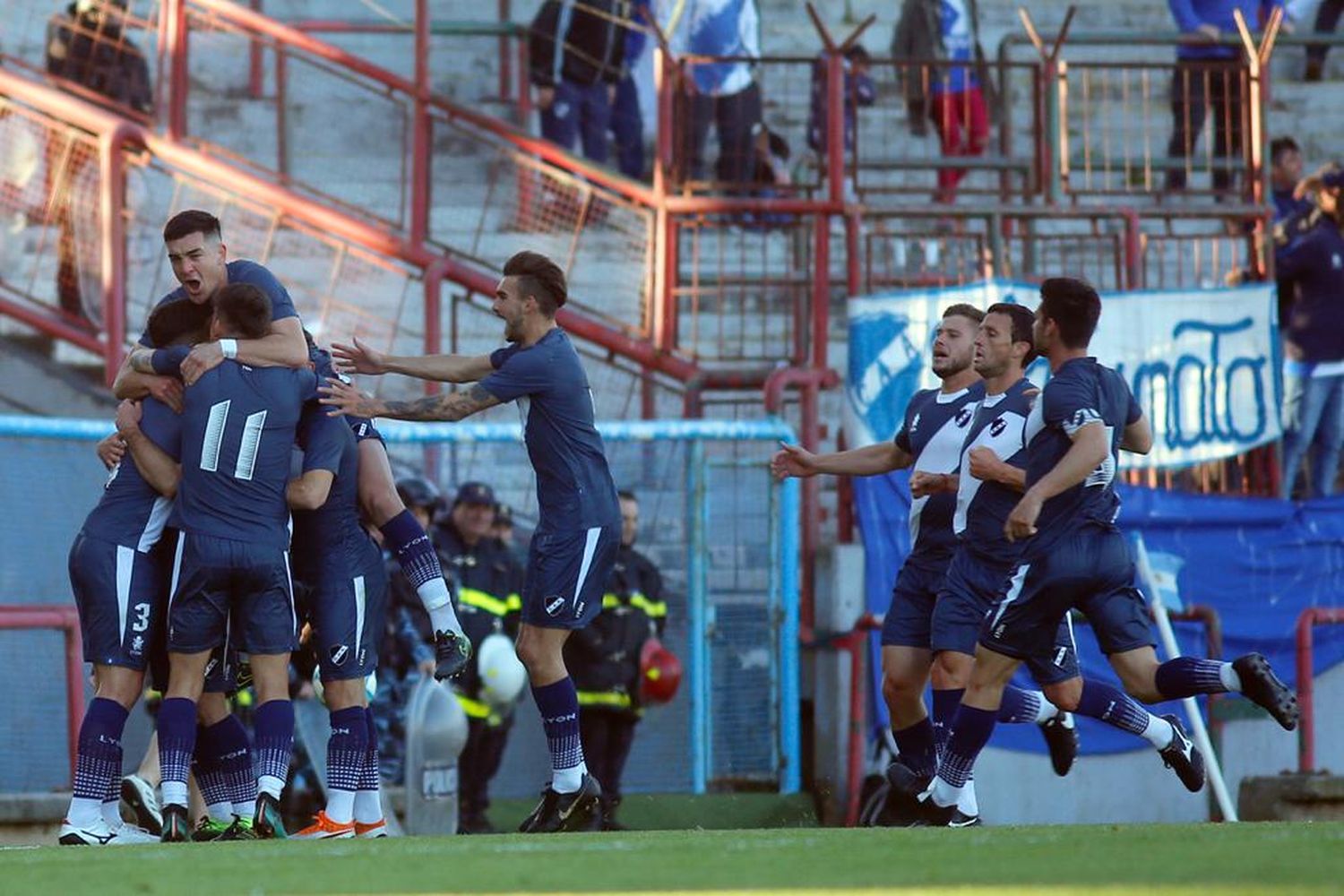Alvarado sufrió pero se llevó 3 puntos del Minella