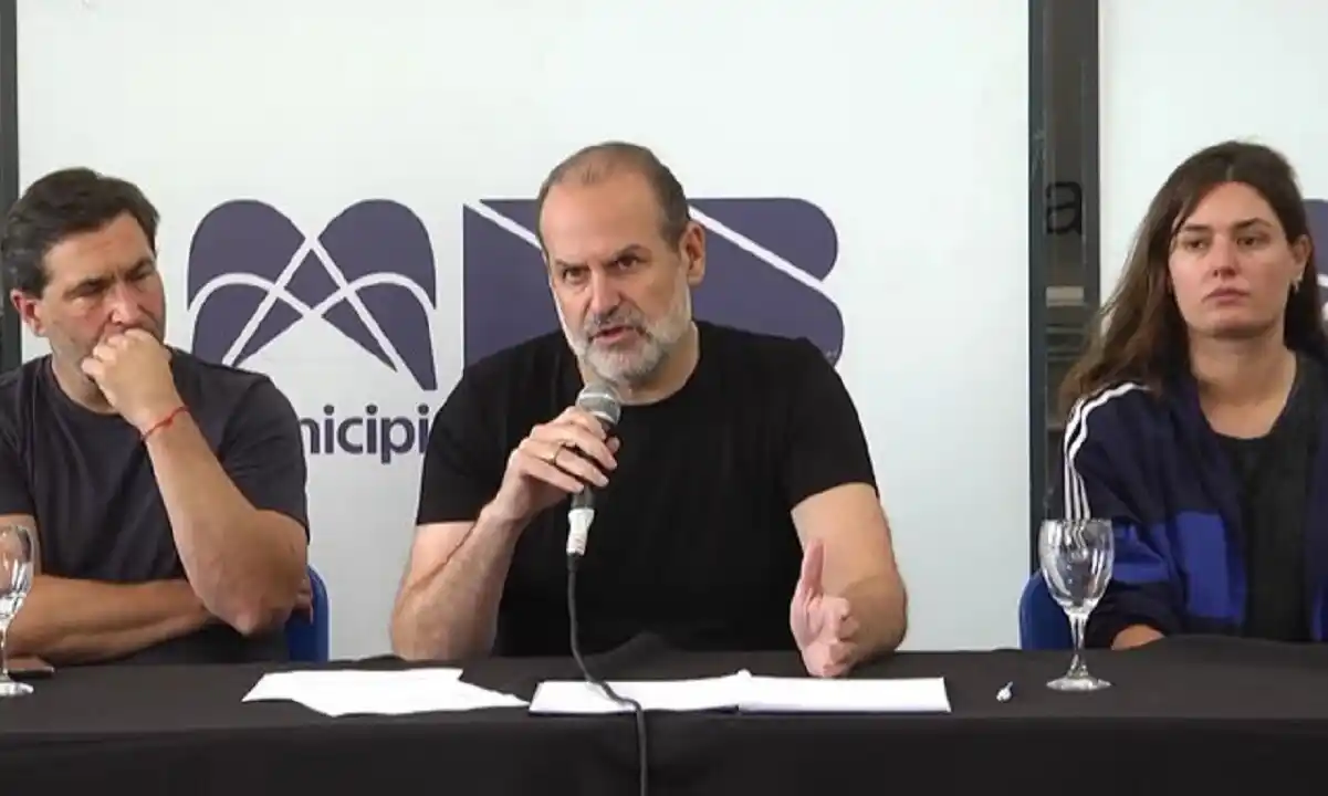 El intendente de quebró en plena conferencia de prensa