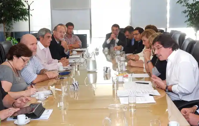 Paritaria docente nacional: Gremios aceptaron 27,7 por ciento de aumento