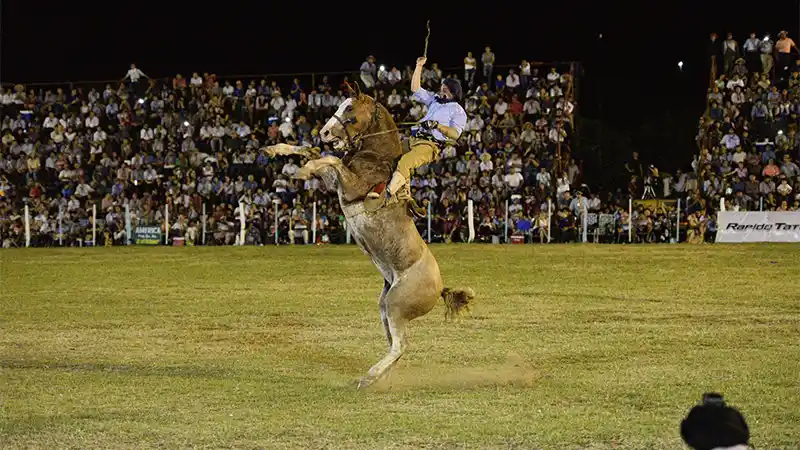 Arranca la Jineteada y el Folclore