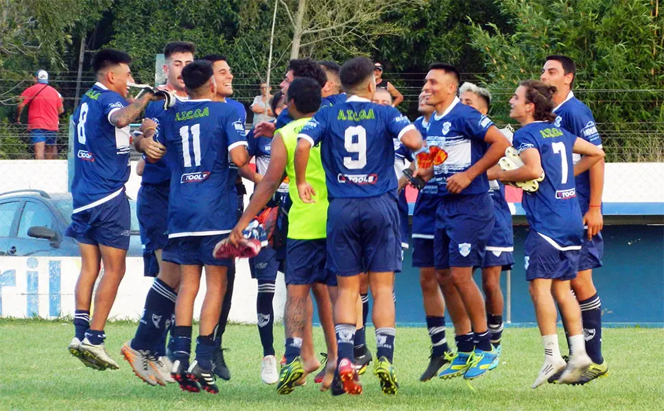 Gimnasia goleó y está a dos puntos del líder del torneo
