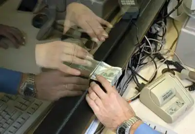 Cotización del dólar: Bajó el oficial y subió el blue