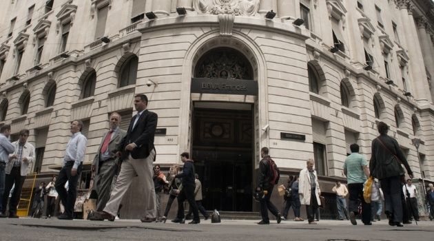 Economía avanza sobre los bancos para abaratar el crédito