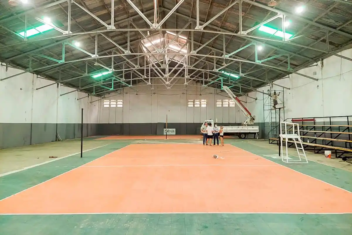 Avanza la obra del Estadio Municipal de Vóley, que será inaugurado para el arranque de la liga