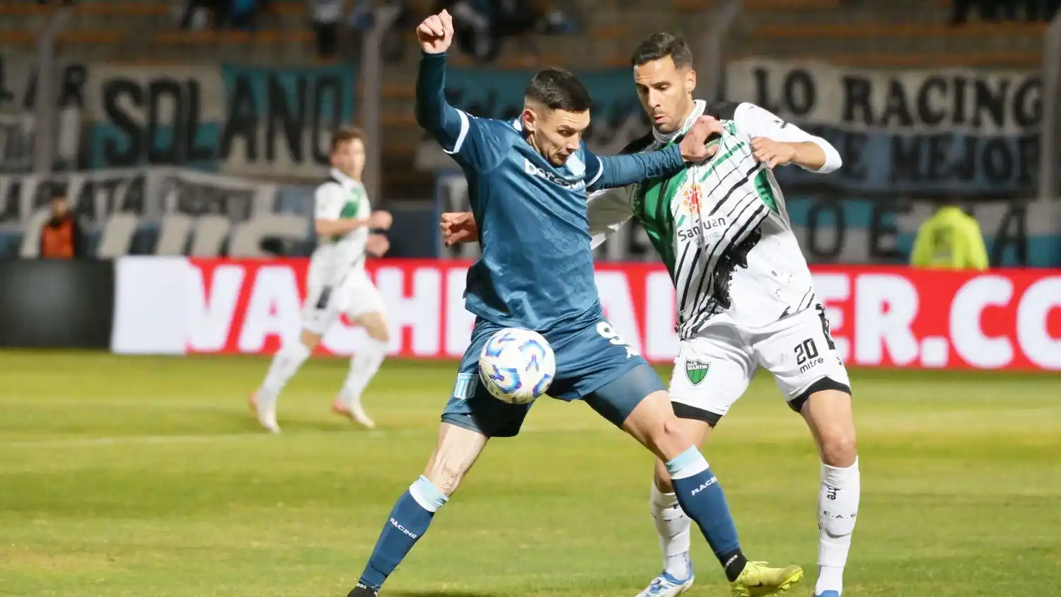 Racing se lo dio vuelta a San Martín con un doblete de “Maravilla” Martínez y va por Riestra
