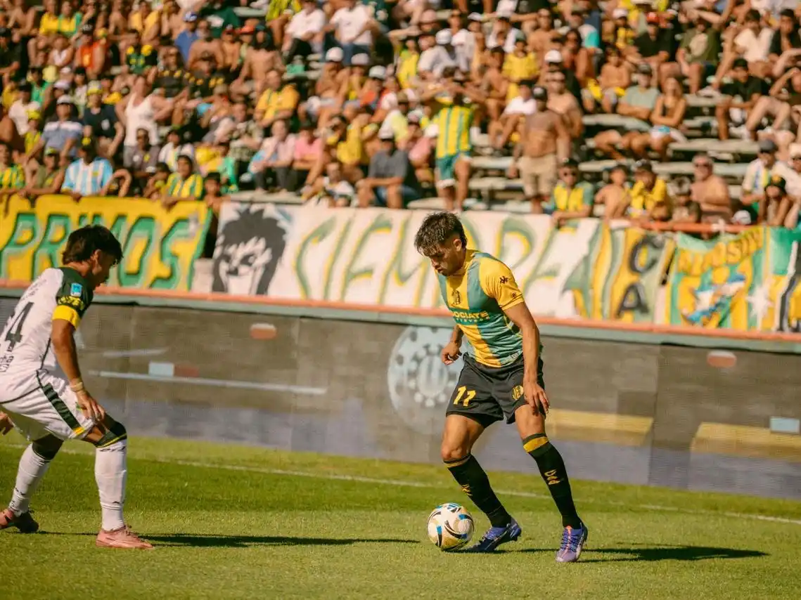 Aldosivi inauguró el Apertura en el Minella.
