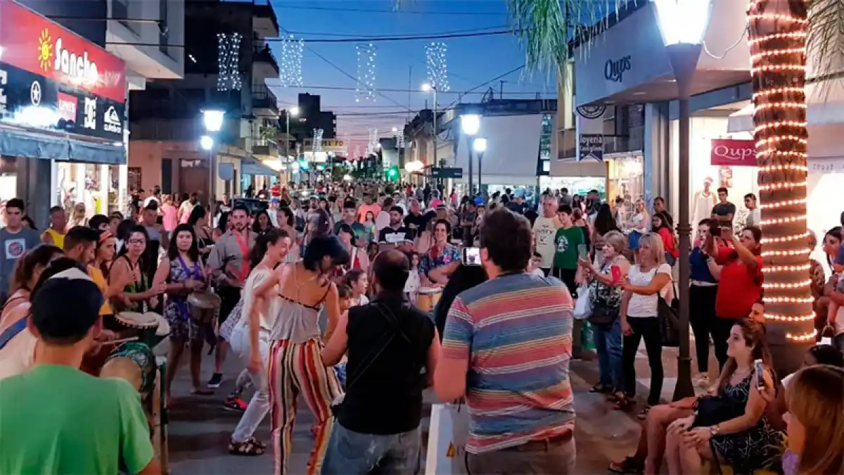 Buscan incentivar las compras para la Navidad con un nuevo paseo por el Centro Comercial