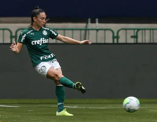 Agustina Barroso juega en el fútbol brasileño.