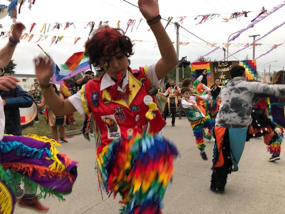 Murgas, colores y alegría en el 5to Carnaval Barrial de Villa Gaucho