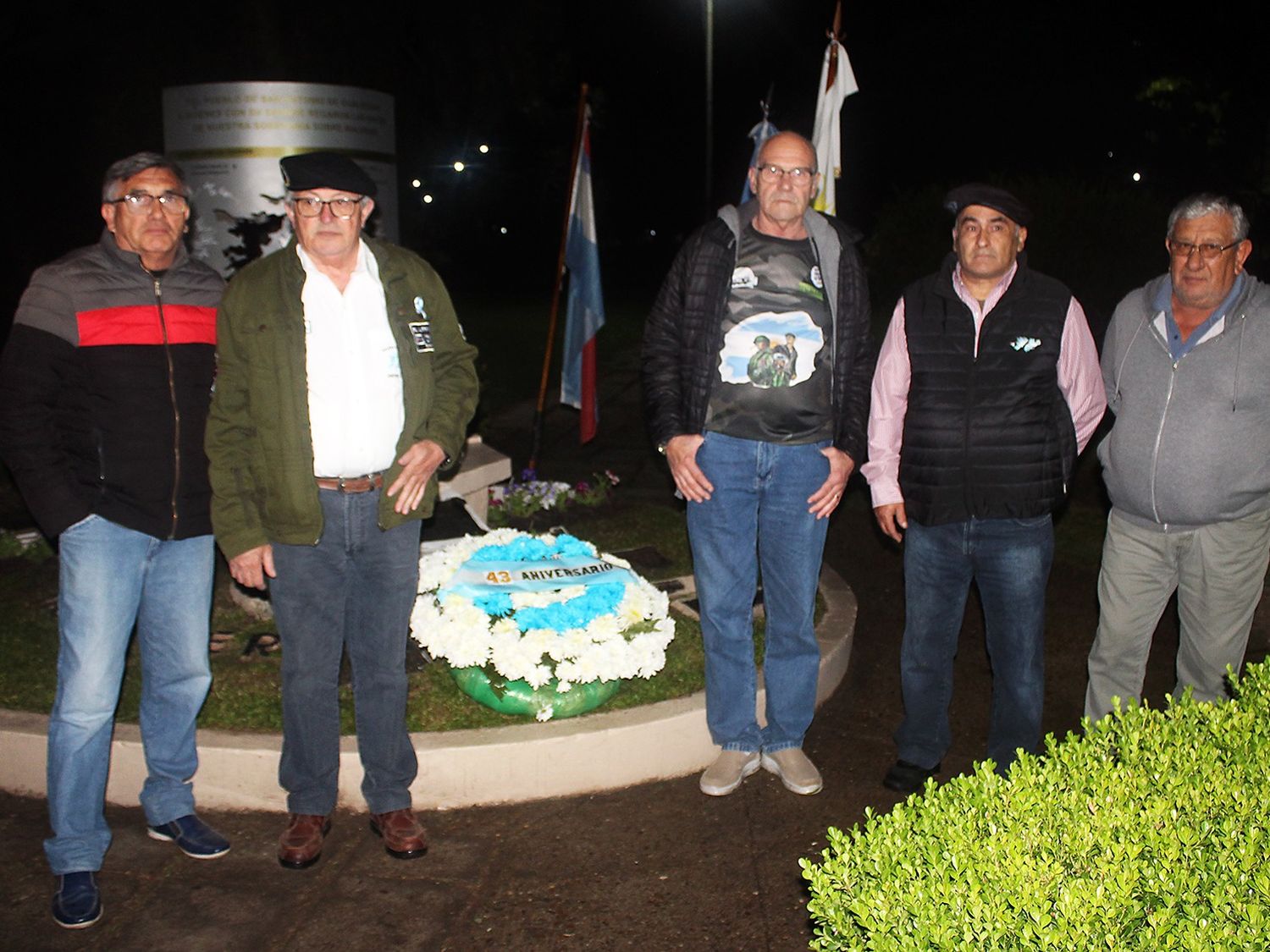 Veteranos de Malvinas en la vigilia realizada el martes por la noche.