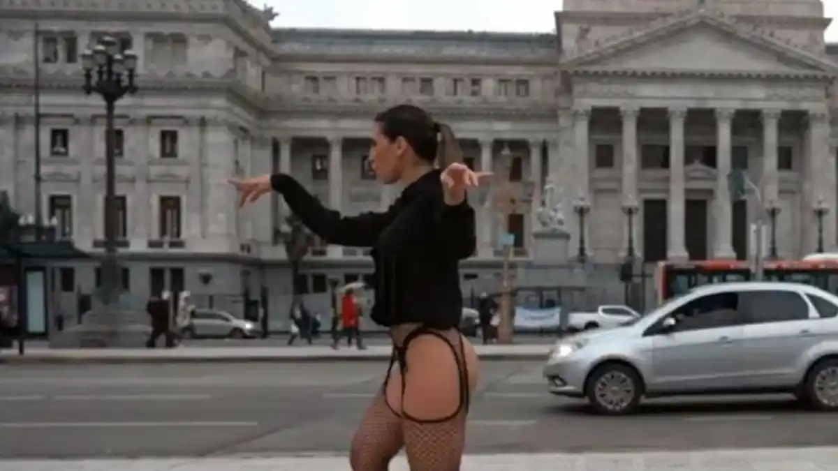 Denunciaron a Cinthia Fernández por el tango que bailó frente al Congreso