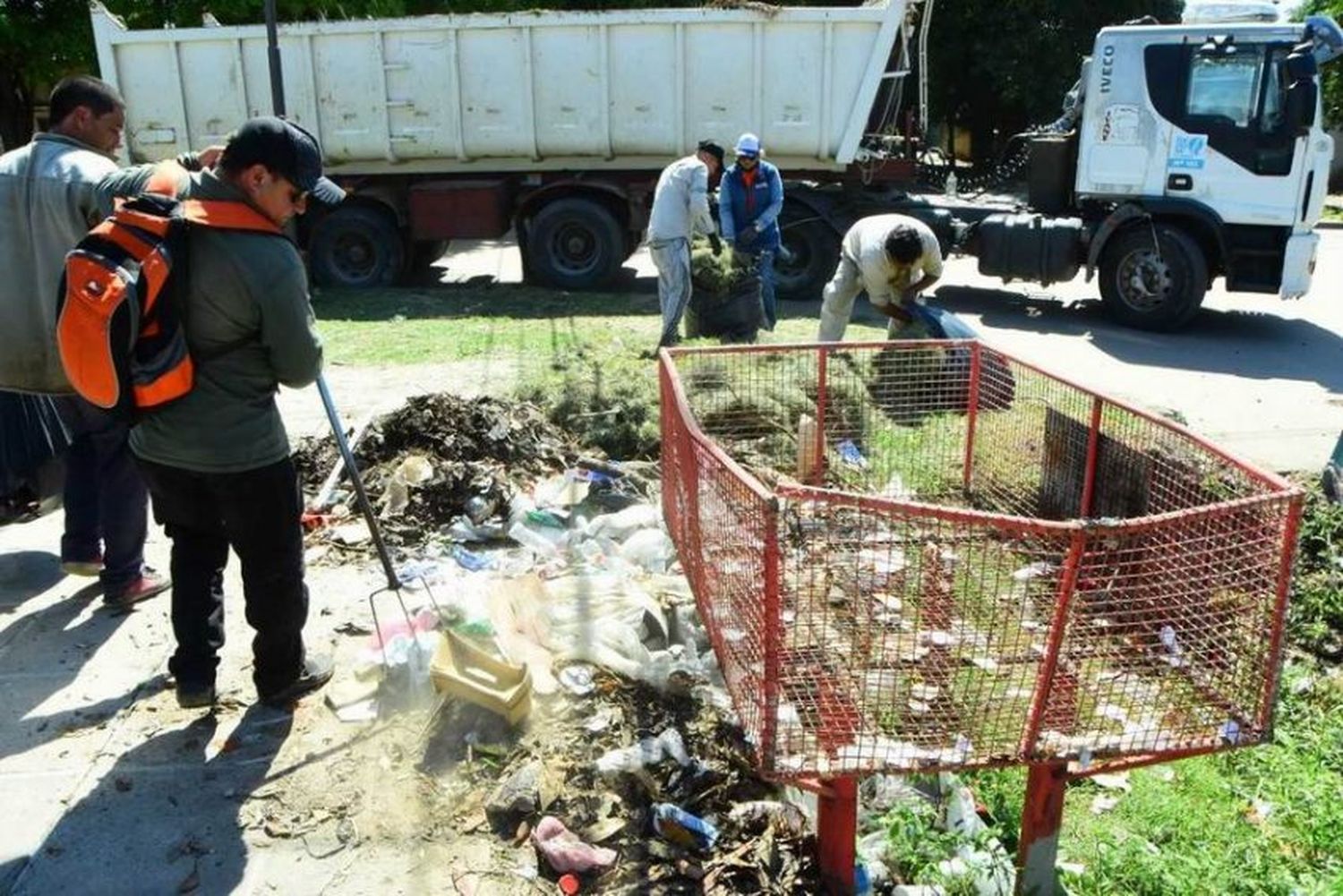 Prosiguen los operativos de limpieza integral en diferentes barrios