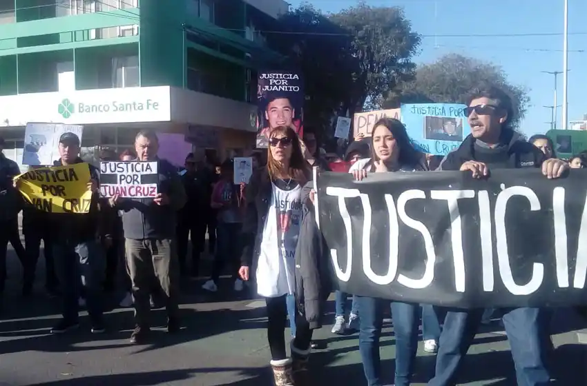 Fuerte reclamo de familiares del joven asesinado tras persecución policial