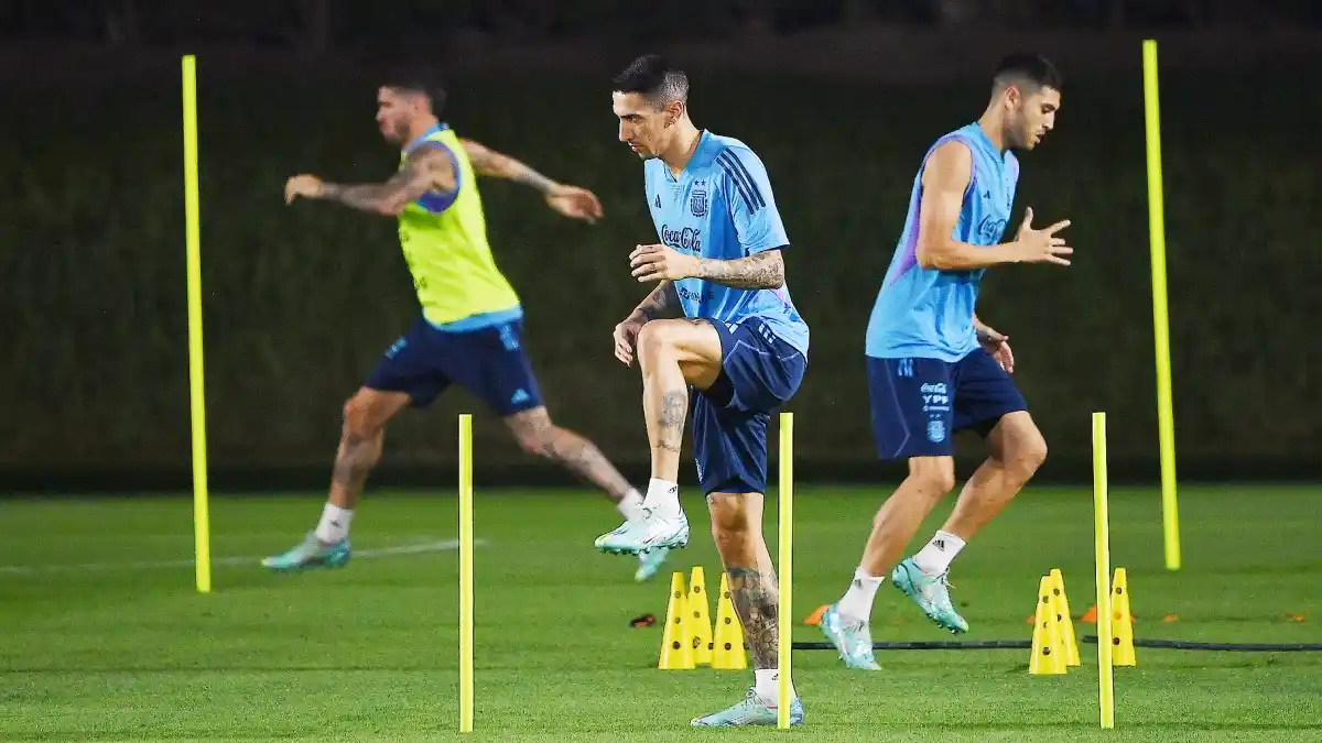 Argentina entrenó con Di María y Scaloni paró un equipo con sorpresas