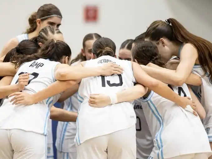 Argentina accedió a semifinales del Sudamericano y hoy cierra la fase de grupo ante Bolivia.Foto:FIBA