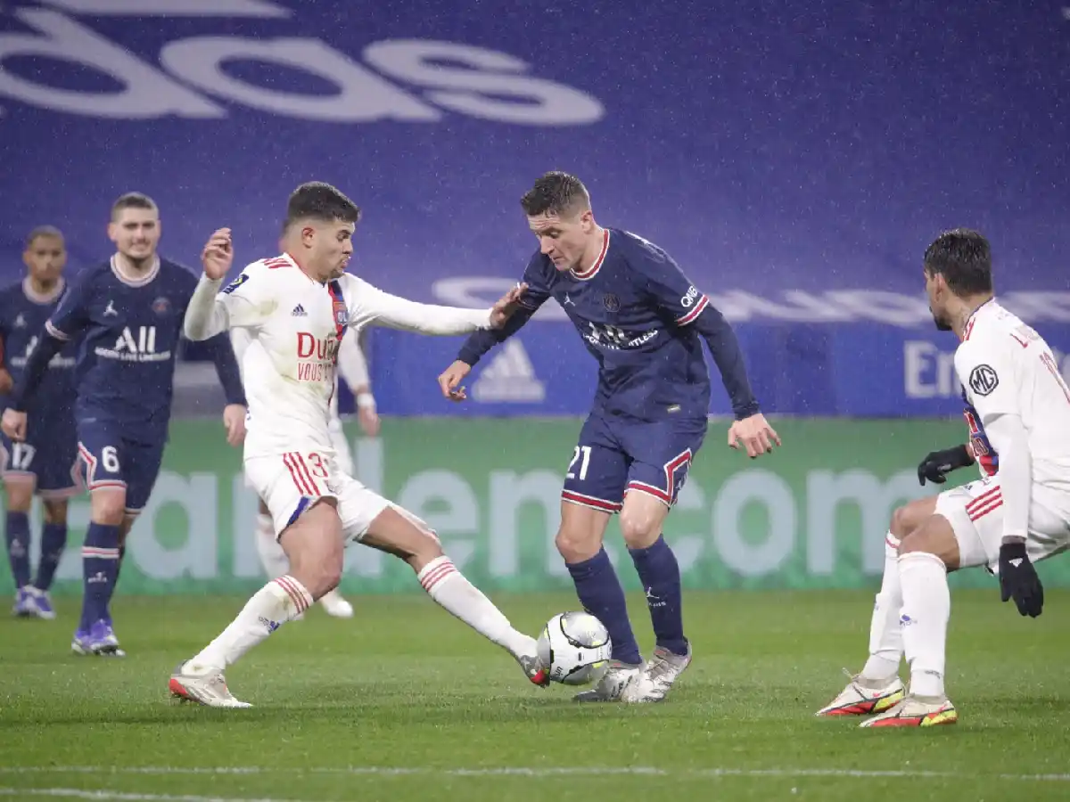 PSG, sin Messi, rescató un empate ante Lyon