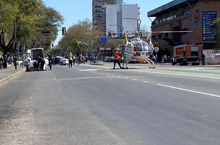 Una motociclista está grave tras chocar contra un camión en el cruce de las rutas 9 y AO12